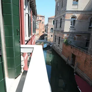 Sunny Canal A/c Wifi Apartment